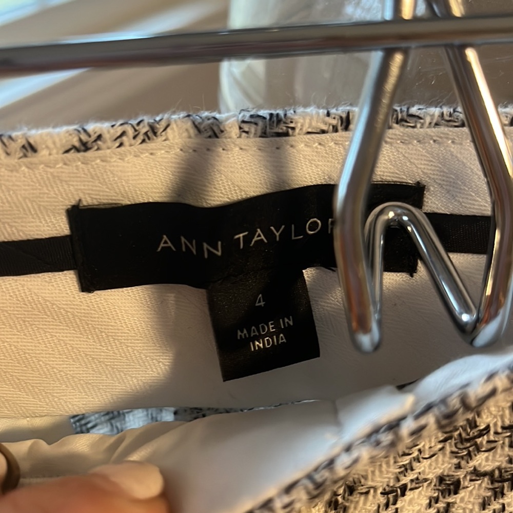 Ann Taylor High Rise Ankle Pant, size 4 - Picture 2 of 2